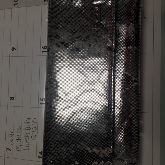 Pewter snake print wallet - Picture 2 of 3